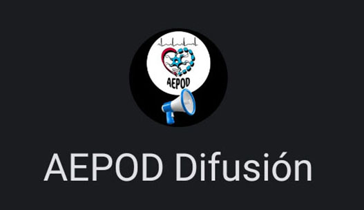 Imagen en fondo negro donde se lee el texto “AEPOD Difusión”. Un círculo con el logo de AEPOD y un dibujo de un megáfono encima.